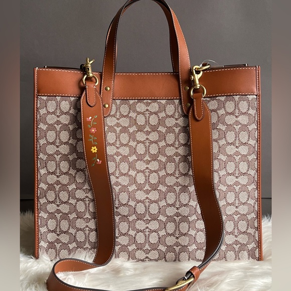 💰SOLD - CG974 - Disney X Coach Field Tote 40 in Signature Textile Jacquard - Picture 9 of 16